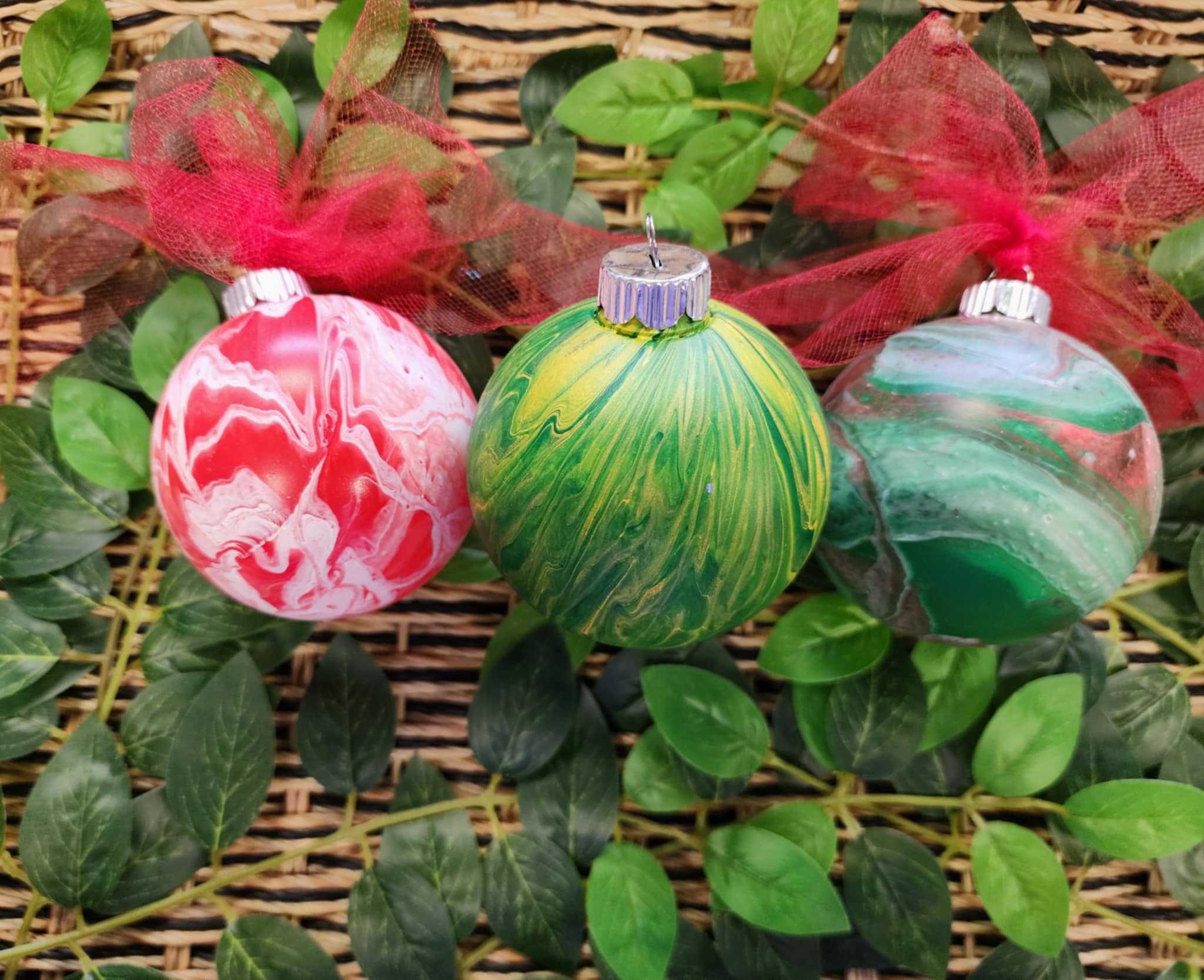 Christmas Ornament Paint Pour Class